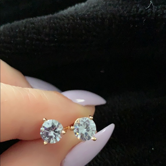 925 Sterling silver gold dipped stud earrings - Picture 2 of 3